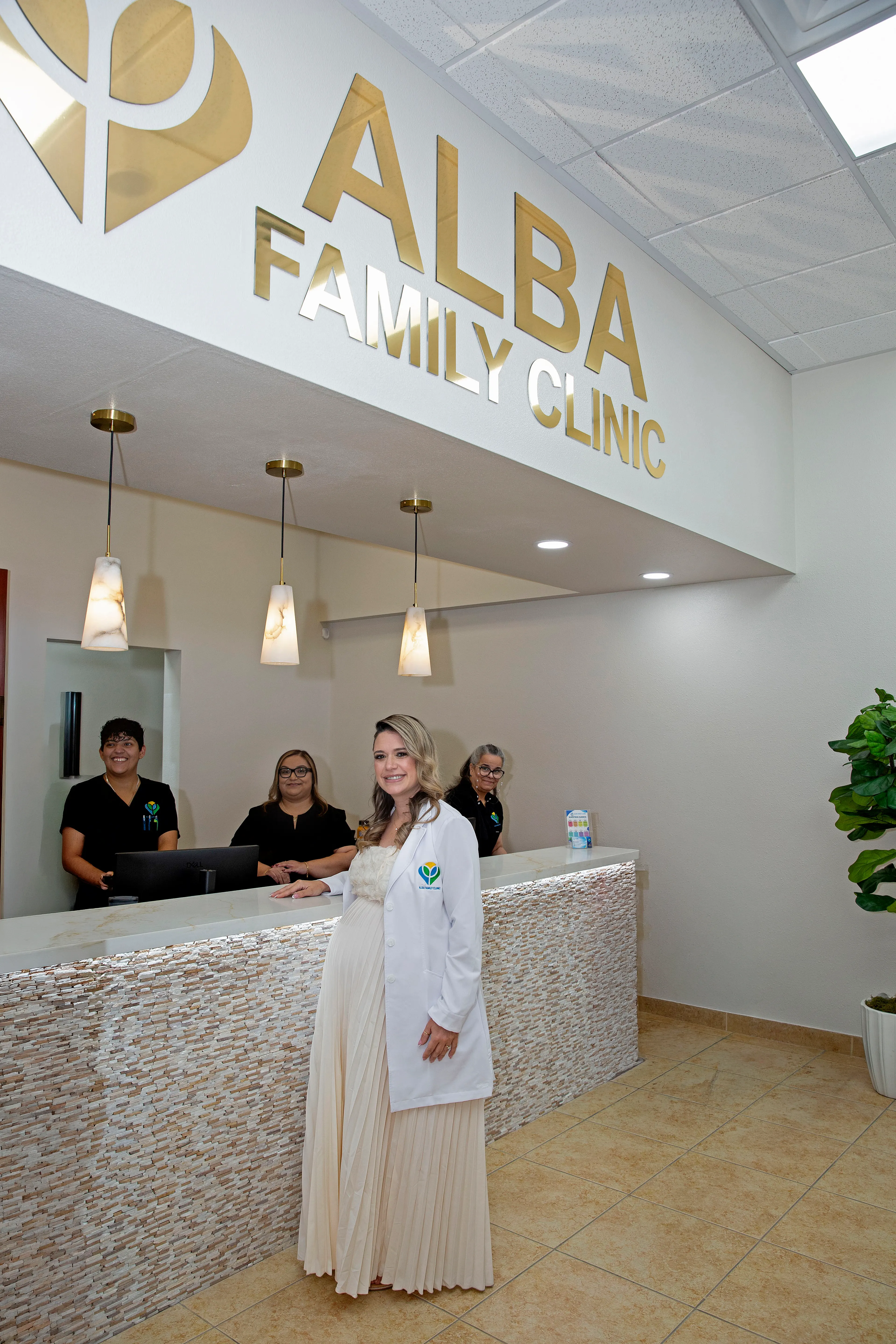 Recepción y equipo de Alba Family Clinic en Nellis